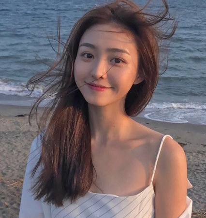 女朋友喜欢在晚上真空出行 拉扯布料摩擦花缝流水