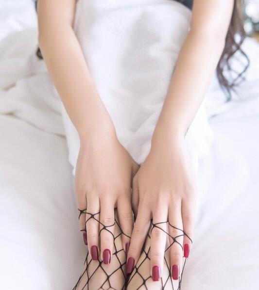 男生隔着裤子顶女生那里舒服，为了女儿和老公,要不让大哥按按吧?