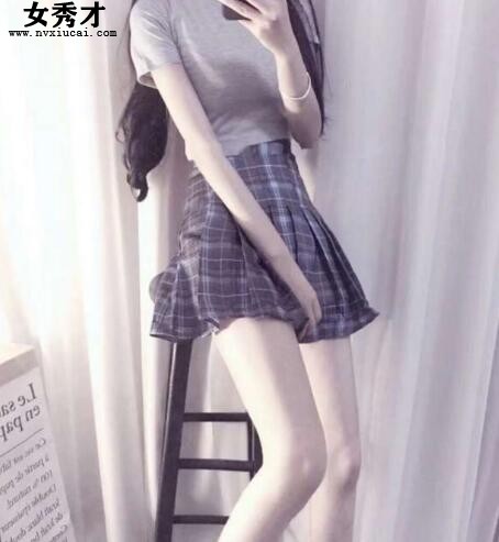 宝贝你的床叫真好听 女人坐在男人的腰间 近乎疯狂的扭动着身躯