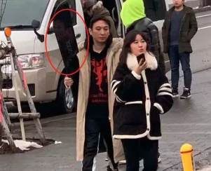 国民老公王思聪负债后仍过得潇洒 网友日本偶遇王思聪身边女友兄弟不缺