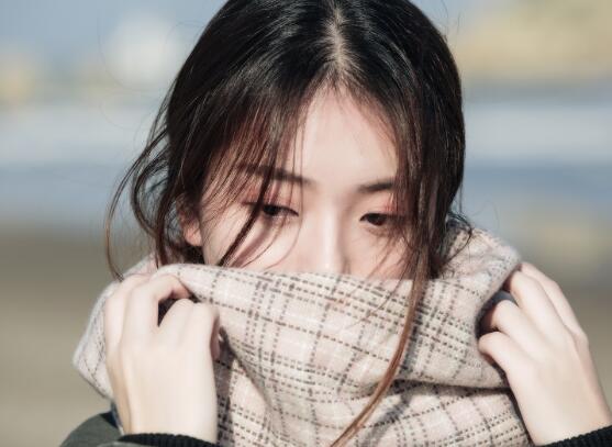 大哥慢点太大了哟啊痛 按倒在办公室的桌子上 被强奷很舒服