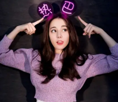 为什么迪丽热巴学生时期没人追 网友看完照片明白了