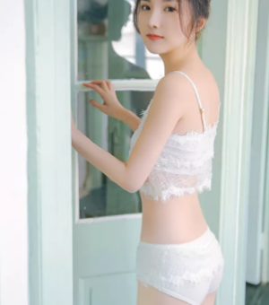 刚洗完澡坐在哥哥腿上 呜呜呜……房东……你……你干什么