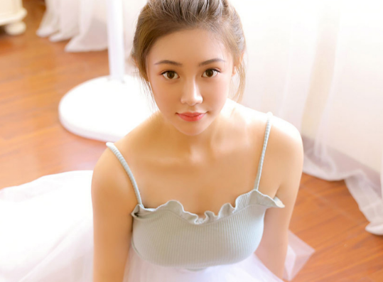 他逼她低头看两人的结合处h 她身边虽然有男人 但却难掩寂寞