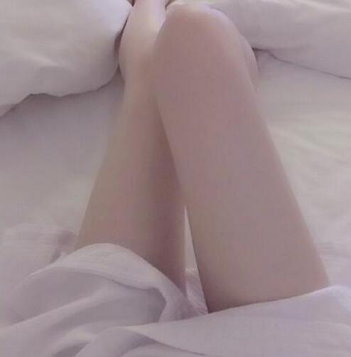 半夜家公走进了我的房，老王摸着她胸前的波澜壮阔