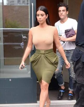 哪些颜色的衣服不适合胖人？胖人穿衣技巧有哪些