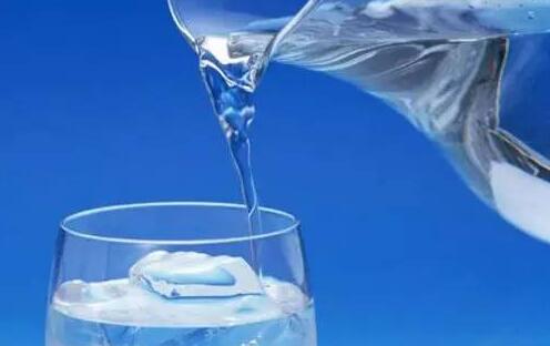 冬天喝水有很多好处，那么应该如何正确饮水？