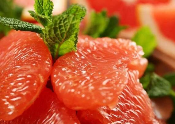 吃这些药别吃柚子,会加重不良反应，甚至造成中毒