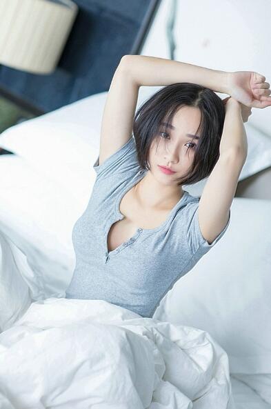 男人为什么喜欢亲咬女人的小葡萄？徐岚浑身一紧，痛苦低吟