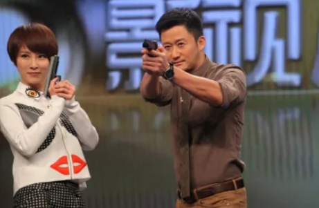 谢楠在自己的平台上发出了一段视频  父子三个人居然打起来了