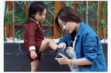 贾乃亮应该谢谢李小璐的辜负 真正的爱情难以接受另外一个人心有他念