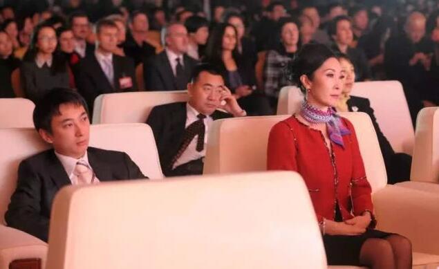 曝王思聪妈妈帮儿子还债 王思聪妈妈是谁？王思聪欠1.5亿是怎么回事