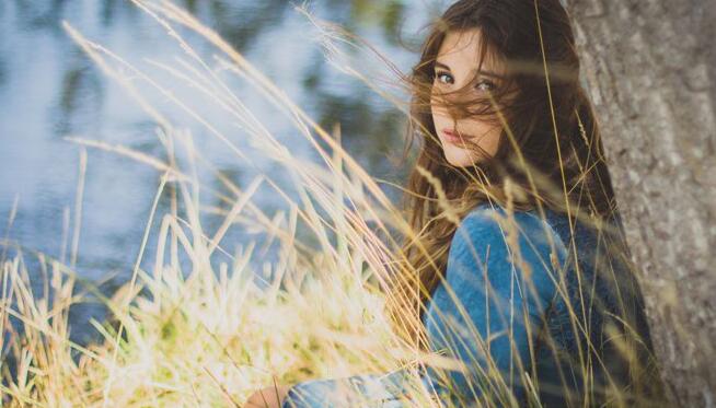 刘翠她胸前的傲人蹭在了我的胳膊上 好大好软乳汁好甜