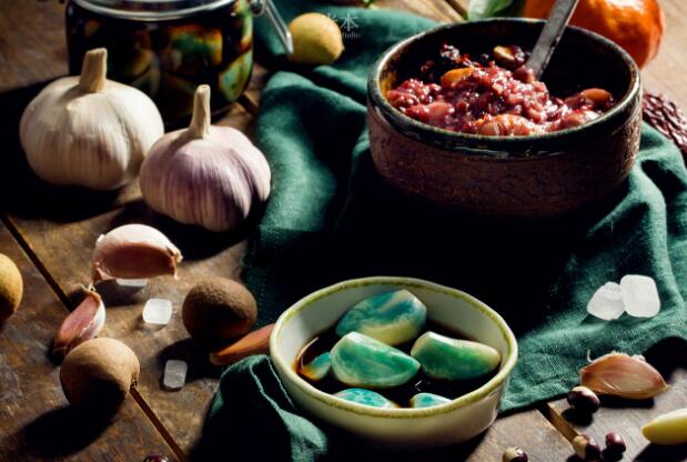 腊八蒜用米醋还是陈醋？腊八蒜和糖蒜是一种吗？