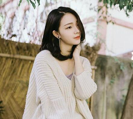 乖握住它放你自己两腿中间 卫生间里传来了一阵压抑的低吟声