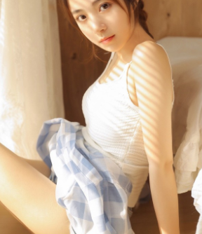 硕大还在体内抱着下车 看到岳母这样子进来，我脑袋嗡嗡的