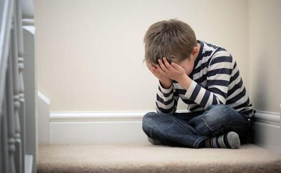 斜视分哪几种？造成宝宝斜视的原因有哪些