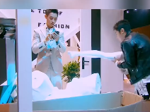 撒贝宁质疑人体模特腿不科学 魏晨亲身测量秒打脸