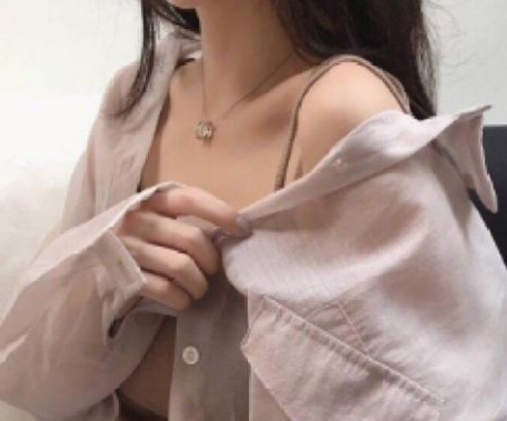 乖宝贝把葡萄从下面一个个挤 好好夹住晚上回来检查