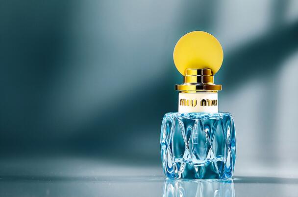 香水怎么喷香味更均匀更持久？一天喷几次香水最适宜
