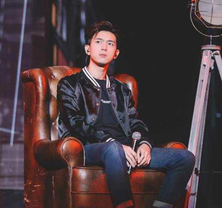 李现今年跨年首秀在哪个卫视 李现表演的应该是歌唱类节目