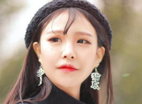 快手上是非常知名的大胃王猫妹妹加入辛巴团队