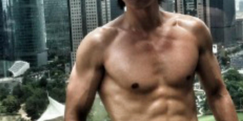 和嫂子同居的日子 嫂子这里涨的不舒服 有点疼你帮我按摩一下