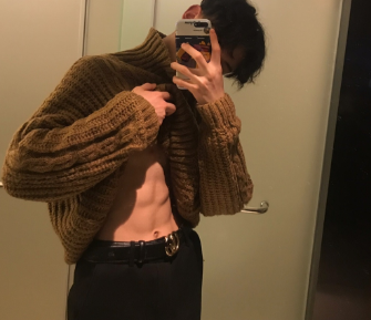 他冲撞她求饶她不顾，他的粗长还在她体内横冲直撞