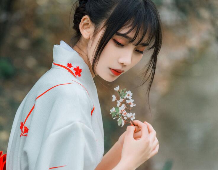 好大好软乳汁好甜 张雪梅看到赵狗蛋往自己的拉链摸索 顿时连耳朵都红了