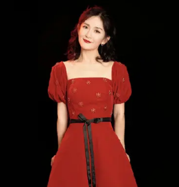 谢娜主持功力引发热议 杨紫在演唱会高空秋千表演有可能的夜晚