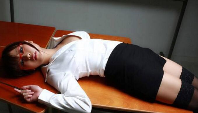 和女朋友在楼道上做，身体瞬间绷紧,然后又很快舒展开来