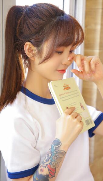 小妖精看你水流这么多 丰满之地翘翘的，看着就带感