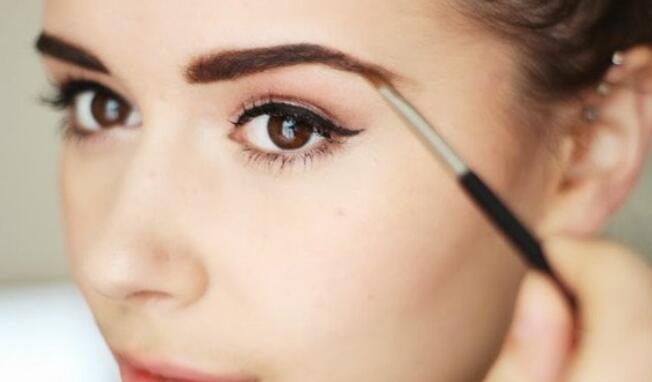 圆脸适合什么眉型？促进眉毛毛发生长小技巧