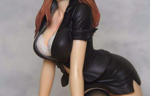 宝贝这么湿想要吗 一弯腰，领口里白花花的一片顿时暴露在老杨眼底