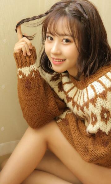 拨弄着丰腴的大腿，男朋友压着我说想进去