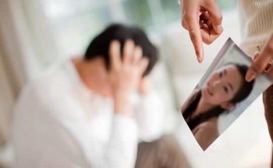 老公出轨怎么办？最聪明对付第三者的方法是什么？