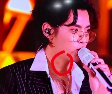 跨年晚会十大看点 吴亦凡脖子吻痕上热搜