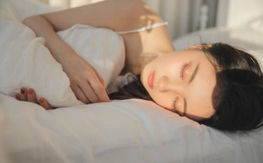 想要嘛人家想啊你快点嘛  张岚的臀部软绵绵的，压在老李的家伙上面