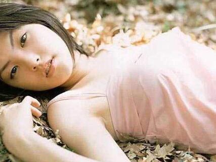 宝贝抬高点我会轻轻的 手背上传来的柔软弹性的触感，小林都开始颤栗了