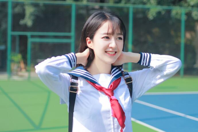 额额额额呃呃 好痛再快点 疯狂的在她体内撞