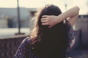 我好想玩你吃你的奶 她前面那地方，颤颤巍巍的