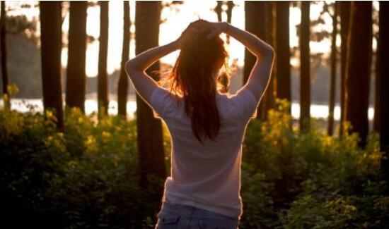 轻一点,啊,撞到哪里了 连续高潮迭起时的爽感