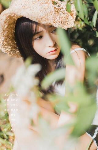 舔她比比叫的很大声,被老黄极具技巧的挑逗着，陈月月忍不住叫出了声