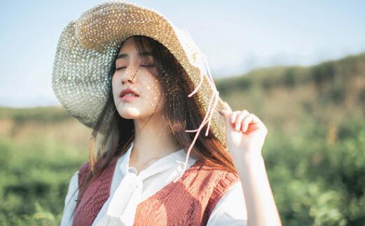 舌头伸进我下面我很爽 像一滩烂泥一样瘫软在我怀里，任由我索取