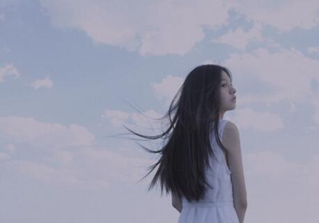 我太涨了帮帮我 怀抱着如玉般的娇躯，不受控制的起了反应