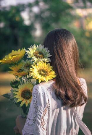 老刘用尽全身力气插了上去,又粗又大的机巴好爽