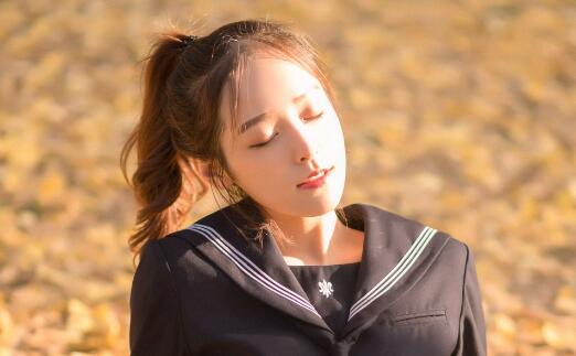 张嘴吃进去 吞 含 王雪的喉咙中开始发出一些不舒服的闷哼