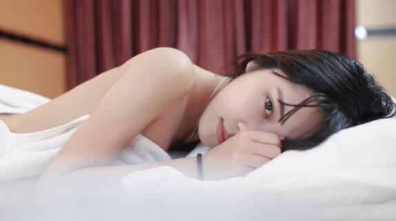 在吃饭下面还连在一起 有一股舒畅，一波接着一波