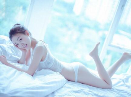 不可以不要了不行 亲吃的更加卖力，她的羞声更加旖旎