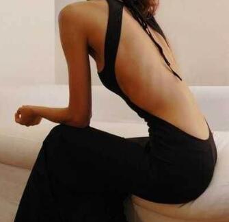 低头埋入胸口便含了起来 身体变得更加燥热了